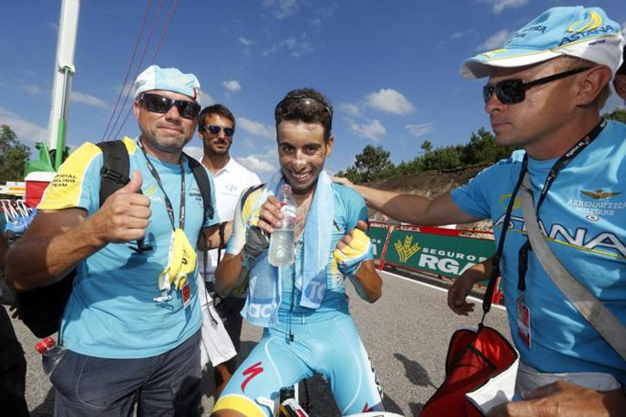 Fabio con gli uomini Astana appena terminata la tappa. Bettini